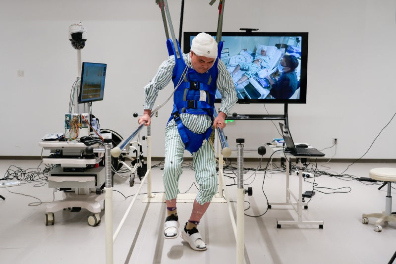 New Paralysis Treatment in China: BCI Breakthrough Helps Patients Walk Again