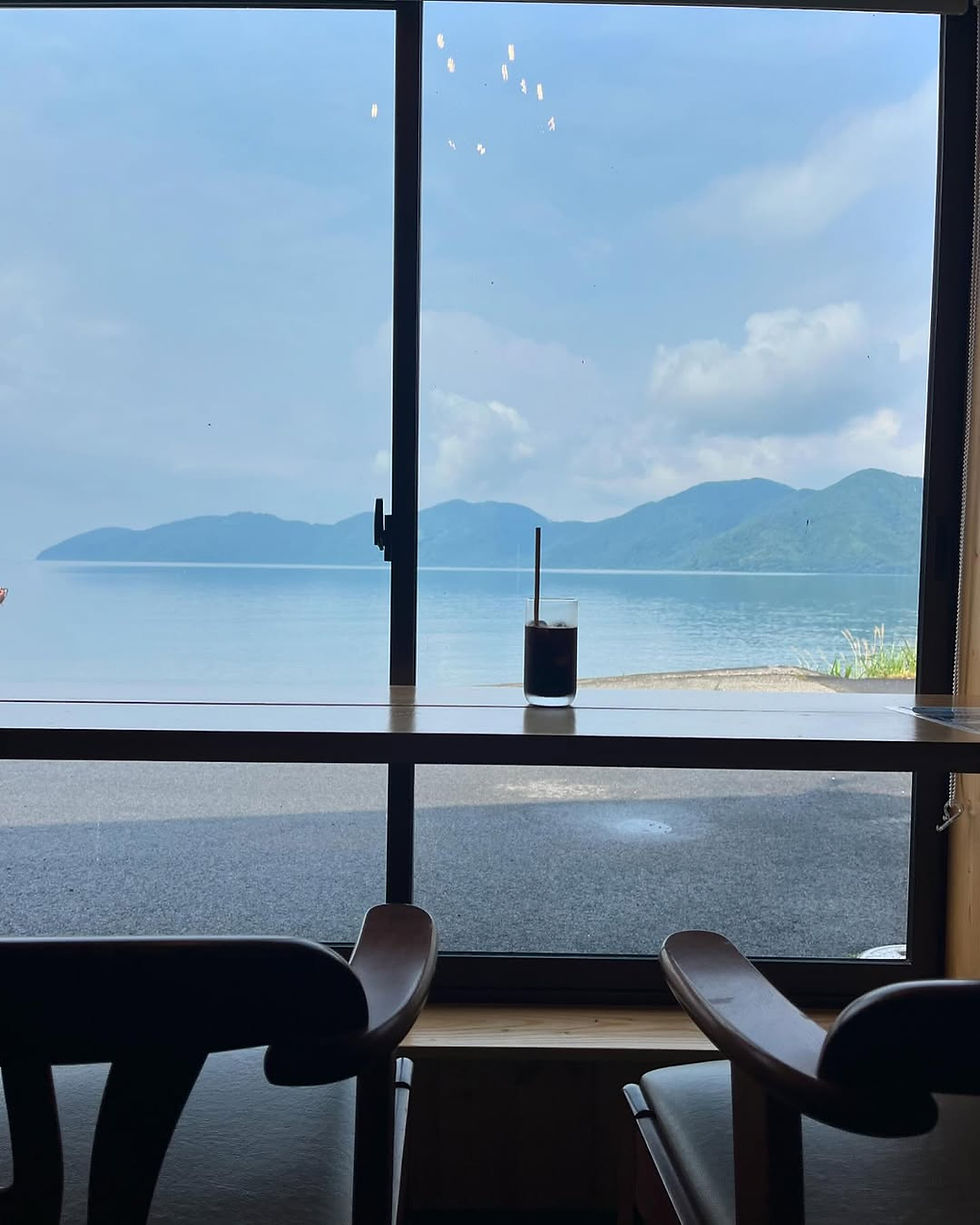 賤ヶ岳トンネルを西浅井方面に抜けて、すぐの脇道を入ると現れる隠れ家的カフェ