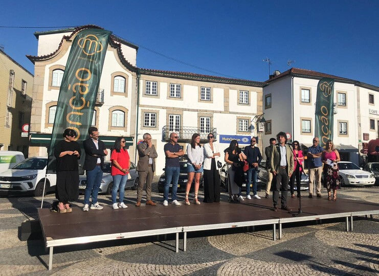 Presidente da Câmara discursando no palco