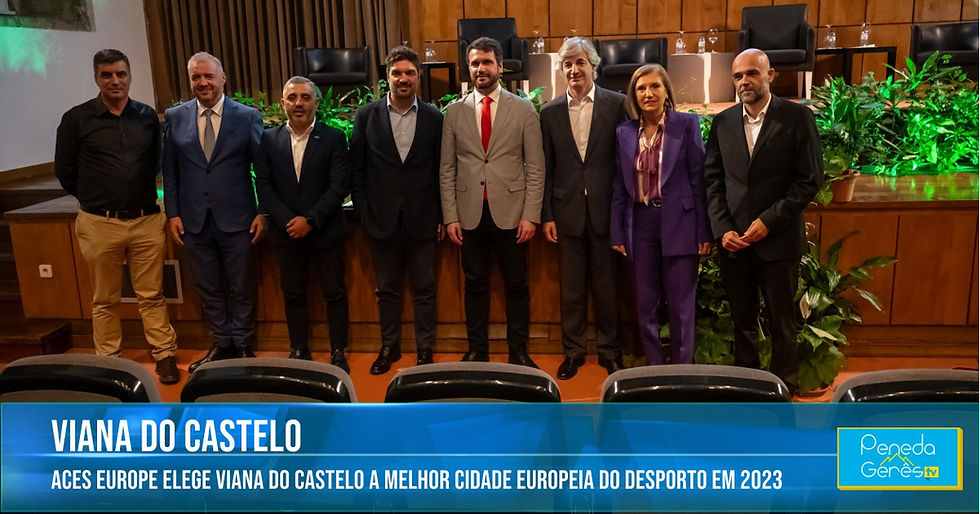 homens e mulheres posando para a fotografia
