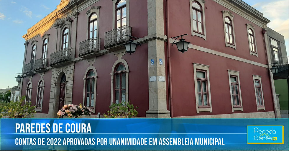 casa de cor vermelha com muitas janelas, com o sol a bater