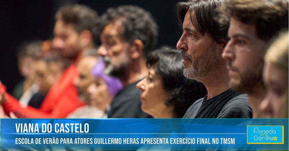 pessoas em fila, olhando em frente