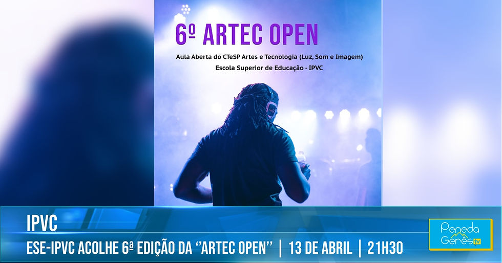 homem de costas com headphones nos ouvidos, perante uma multidão num espetáculo artístico