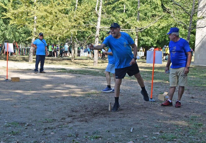 senior a atirar a malha