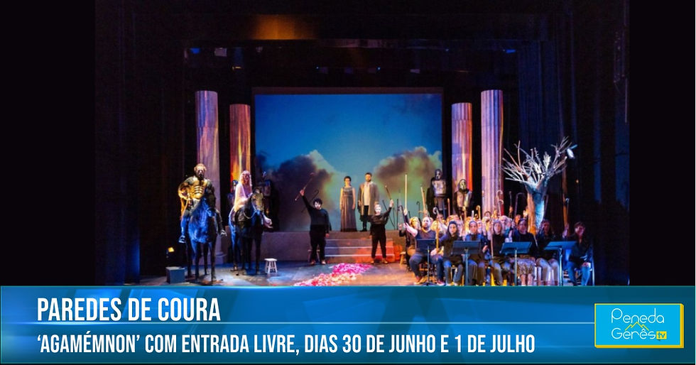 pessoas em palco, representando personagens