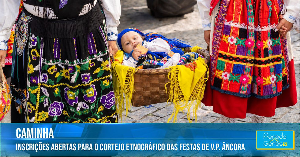 mulheres vestidas de lavradeiras segurando um bebé num cesto de vime