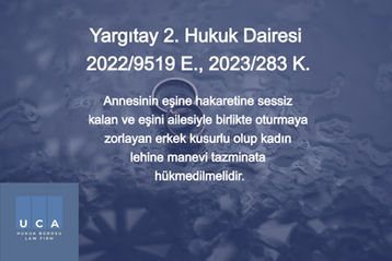 Annesinin eşine hakaretine sessiz kalan ve eşini ailesiyle birlikte oturmaya zorlayan erkek kusurlu olup kadın lehine manevi tazminata hükmedilmelidir.