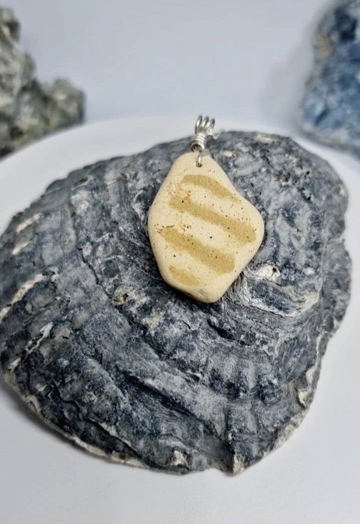 Thumbnail: Light Grey Sea China Necklace