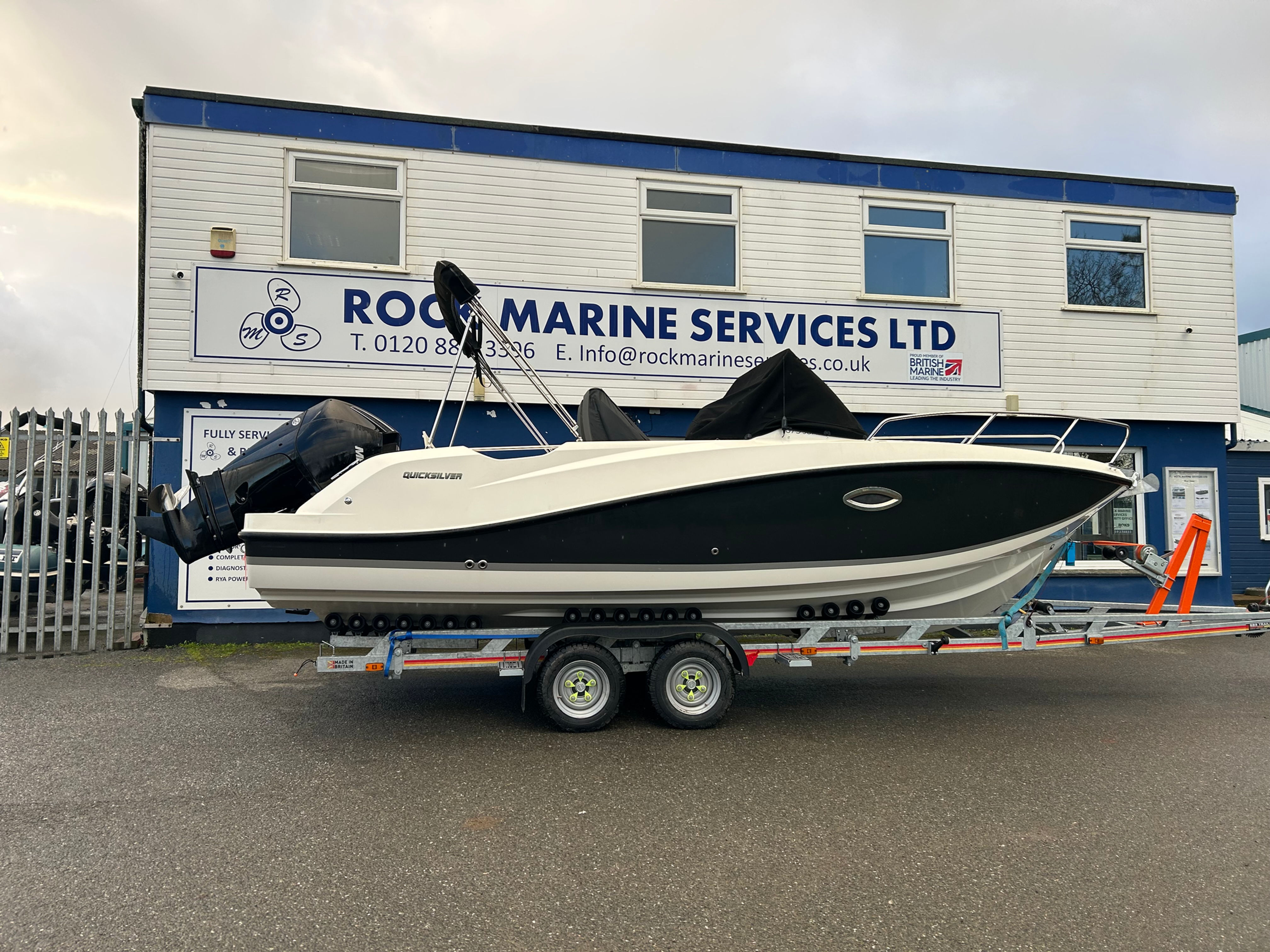 7.1m 2021 Quicksilver Sundeck, Glas Ebron