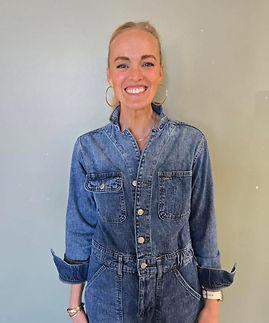 katie holowell headshot.jpg