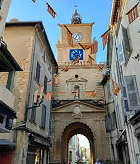 Fontaine et centre historique de Salon-de-Provence