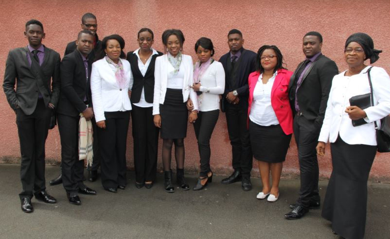 2015 04 26 SOEUR NIANDA AVEC LE GROUPE EXCELLENCE.JPG