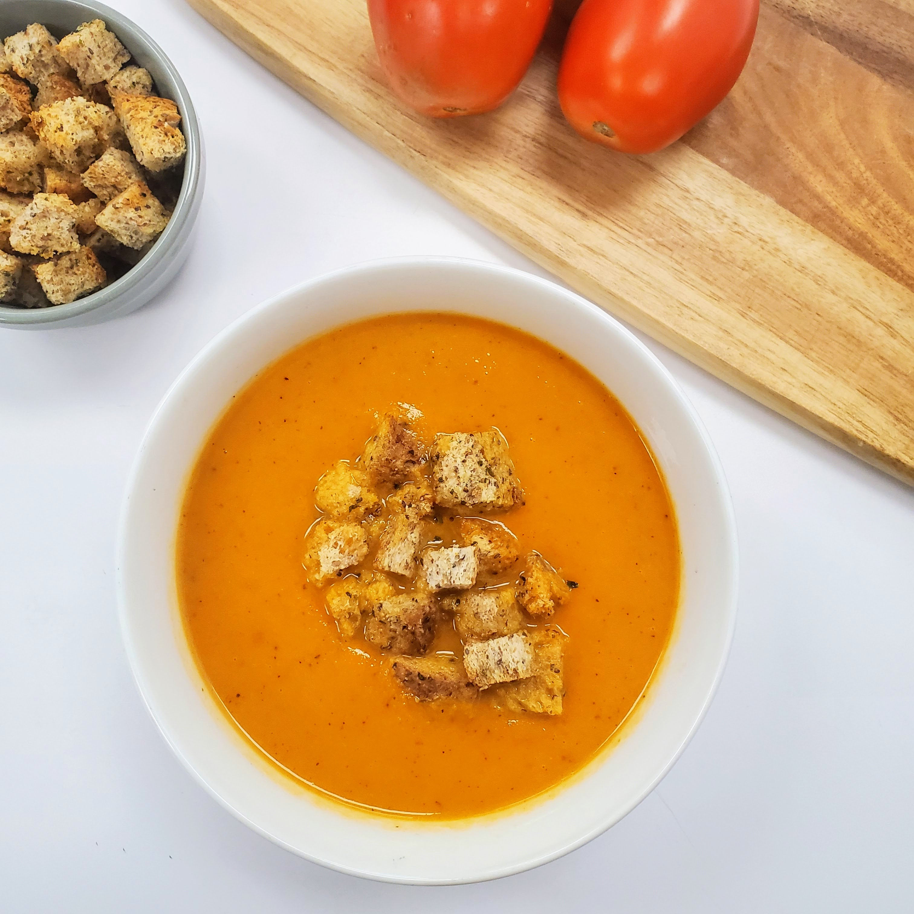 Roasted Garlic & Tomato Soup