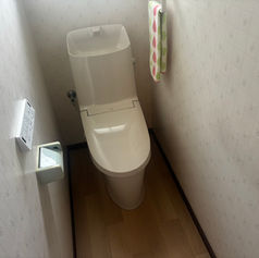 【熊本市東区画図町重富】トイレ交換・廊下フローリング上張り工事が完成しました