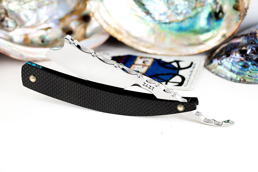 Thumbnail: 9/8・Spanish Point・Yasugi Steel・Shiro-Gami #・Carbon Fiber・Straight Razor
