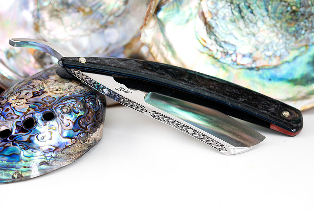 9/8・French Point・Hand Engraved Spine and Tang・Kirinite・Straight Razor