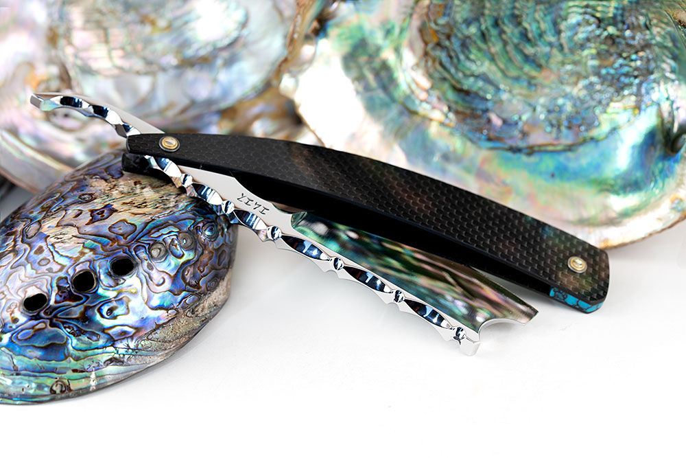 9/8・Spanish Point・Yasugi Steel・Shiro-Gami #・Carbon Fiber・Straight Razor