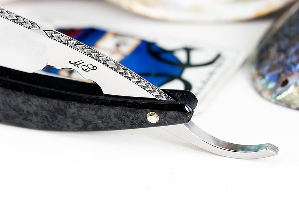 Thumbnail: 9/8・French Point・Hand Engraved Spine and Tang・Kirinite・Straight Razor