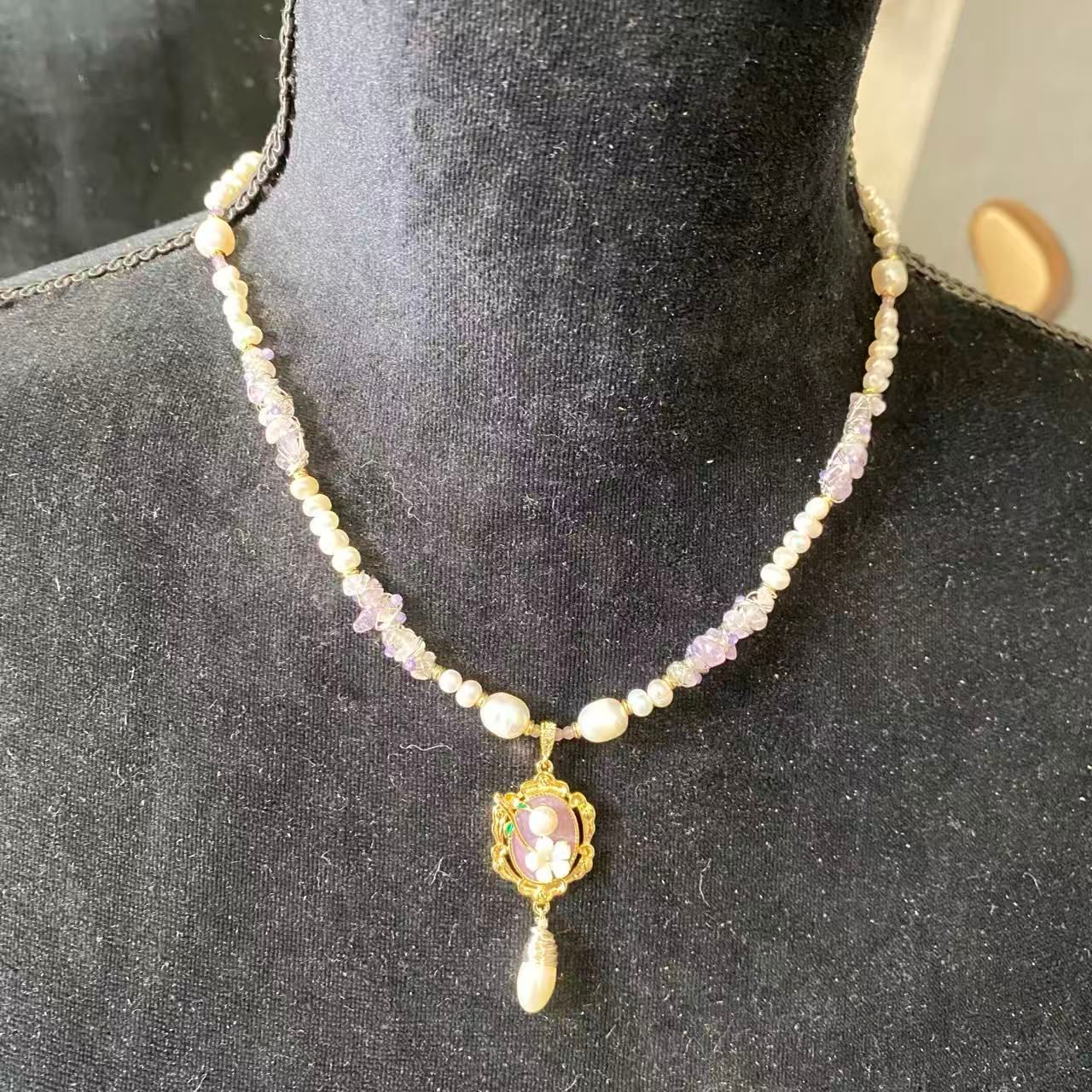 Freshwater Pearl Beaded Necklace with oval cameo-style Pendant 1