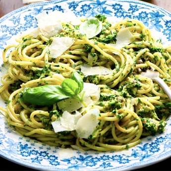 Classic Spaghetti Aglio e Olio (Garlic and Oil Pasta)