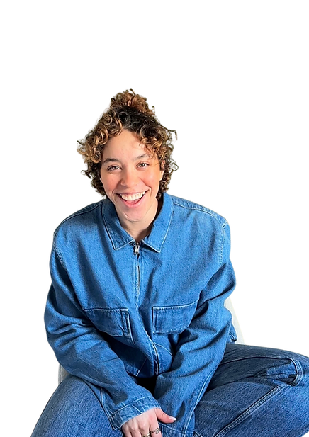 Georgia, business growth and content strategy coach, smiling confidently in denim outfit