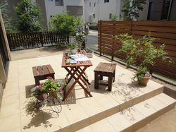 樹脂製目隠しフェンス　広々タイルテラス　小郡市