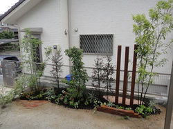 目隠し植栽　ナチュラル花壇　久留米市