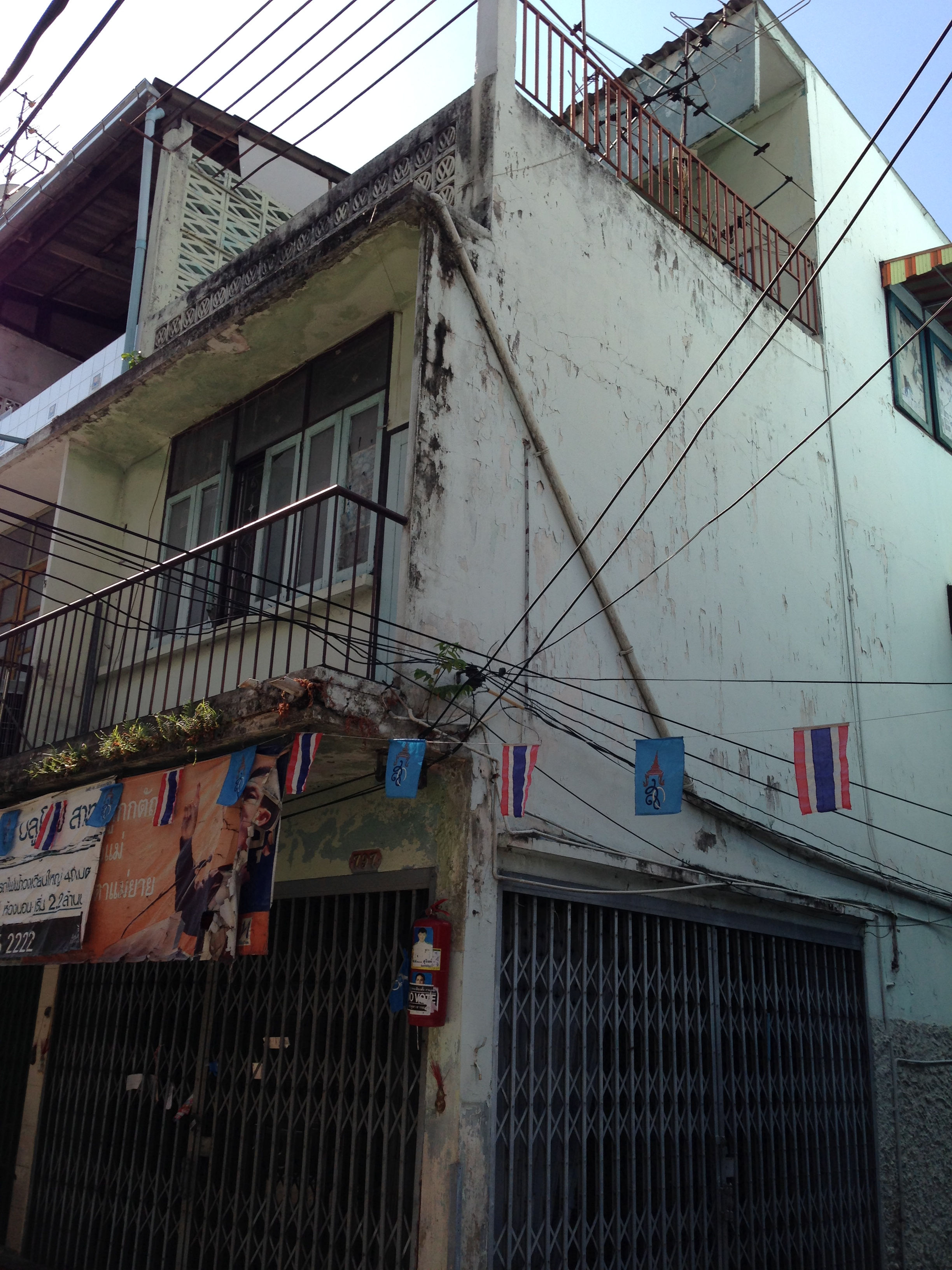 Commercial Building near BTS. Wongwain Yai