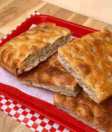 Focaccia de masa madre con sal marina, Oso Grizzly Bakery Gràcia