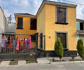 CASA EN VENTA EN RESIDENCIAL JARDINES DE LA VIÑA, ZONA 10, QUETZALTENANGO.