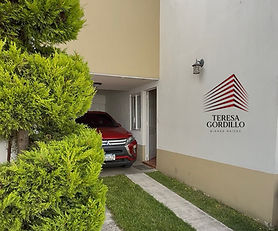 EN RENTA CASA TOTALMENTE EQUIPADA UBICADA 
EN EL CONDOMINIO PASEO DE LA ARBOLEDA, KLOSTER J, QUETZALTENANGO.