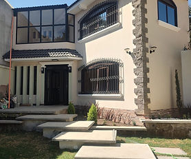 CASA GRANDE EN VENTA EN LOS CEREZOS 1, ZONA 9, QUETZALTENANGO