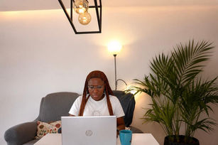 Nigerian woman content creator and blogger based in Barcelona Spain