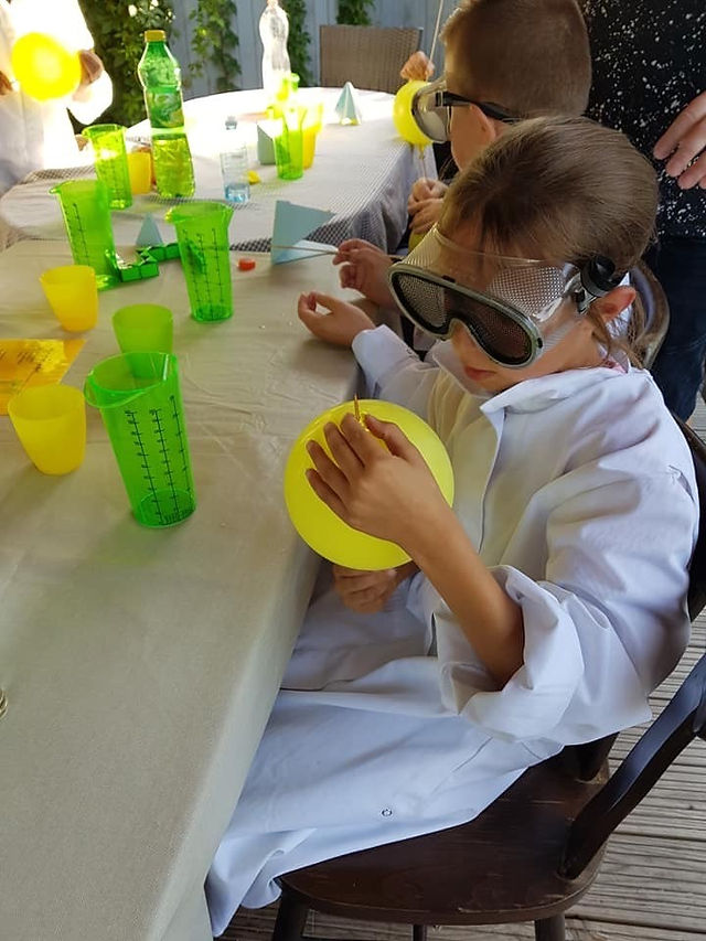 Concentratie tijdens het wetenschapsfeest