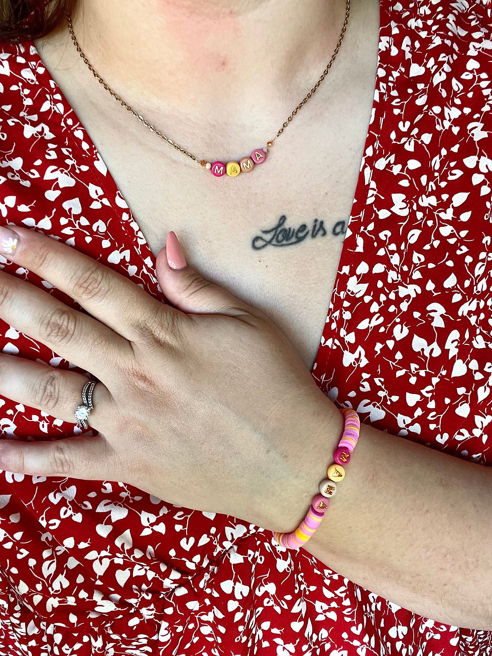 bracelet en perles colorées inspiré des années 2000