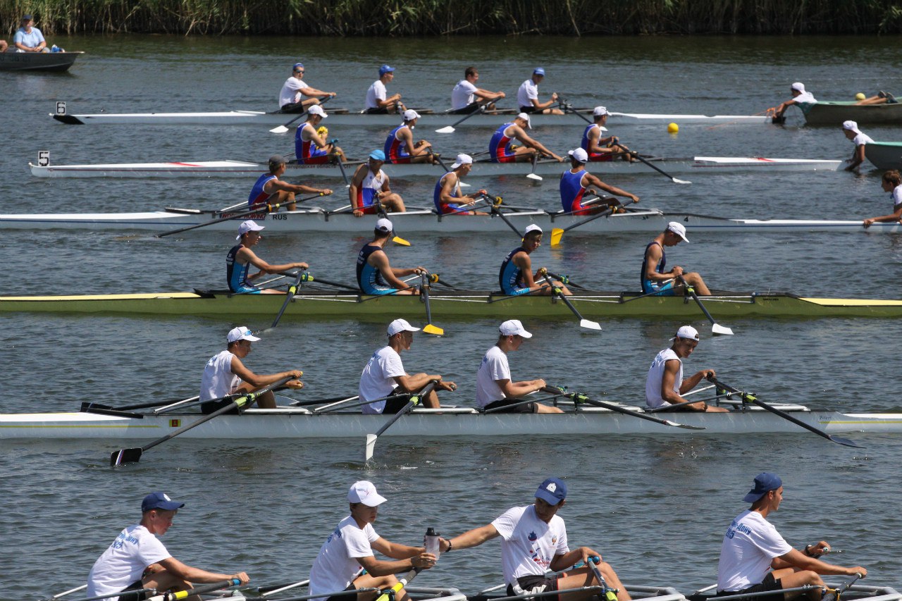Гребцы академическая гребля. Школа гребного спорта. Школа гребного спорта. Академическая гребля восьмерка распашная. Школа гребли.