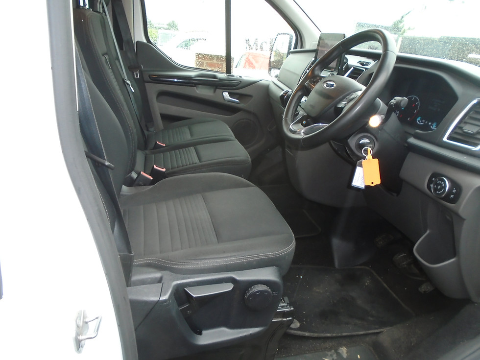Thumbnail: 2023 FORD TRANSIT CUSTOM LWB CREWVAN LIMITED.