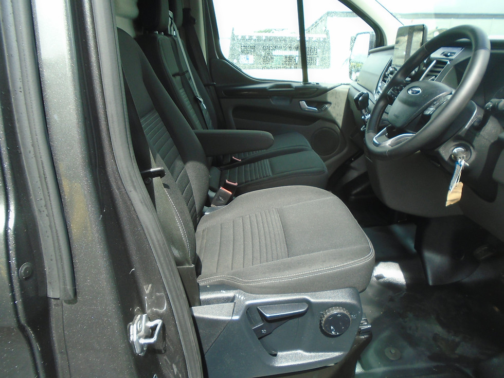 Thumbnail: 2023 FORD TRANSIT CUSTOM LIMITED SWB 130HP.