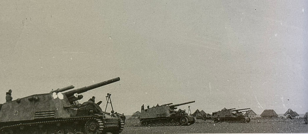 WWII German Self-propelled Gun Hummel in action