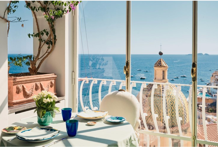 Romantic Restauarant table with view of Positano
