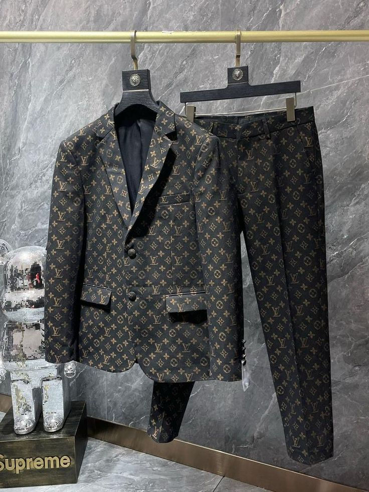 Thumbnail: Complete wears on Luis Vuitton 