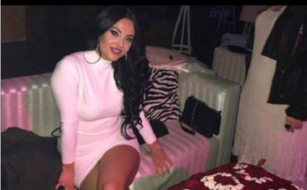 Shfrenohet avokatja shqiptare, foto sensuale nga shtrati