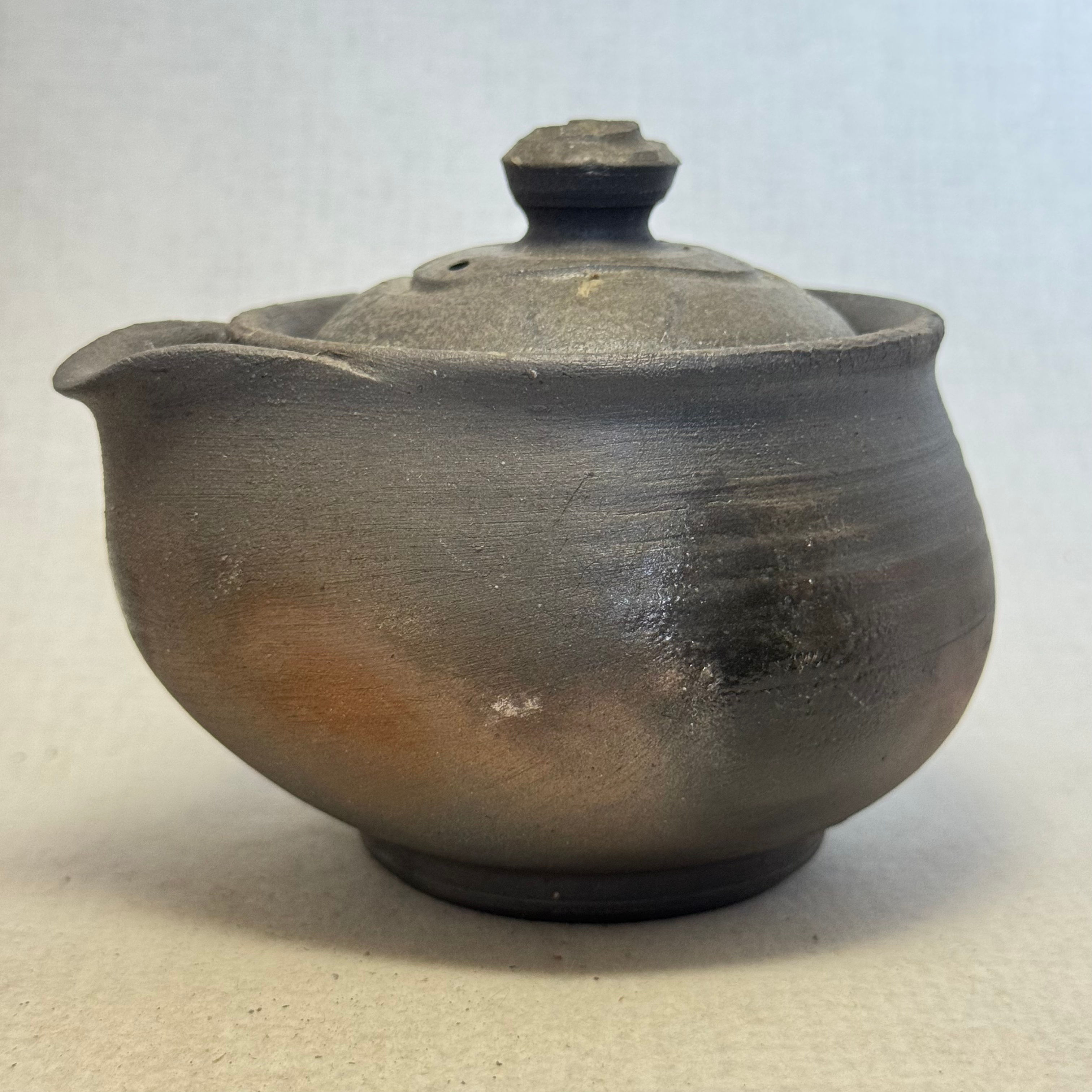 YY07)Hagi ware Hohin teapot Hiroto Ono