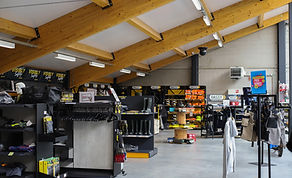 Photo d'une partie du rayon vêtement du magasin