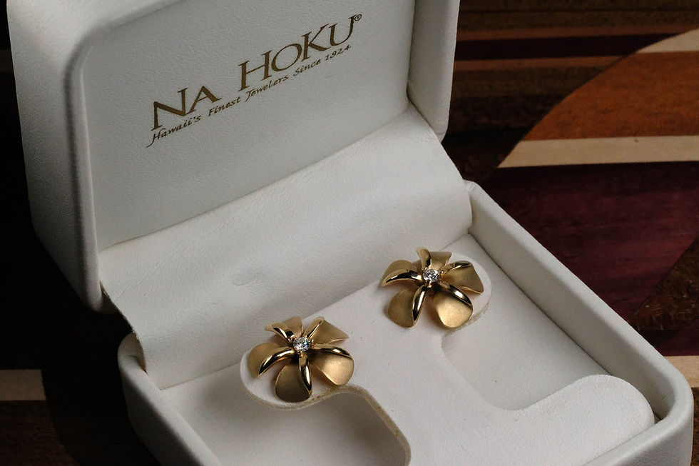Thumbnail: Pre-Owned 14K Yellow Gold Na Hoku Plumeria .10ct Earrings