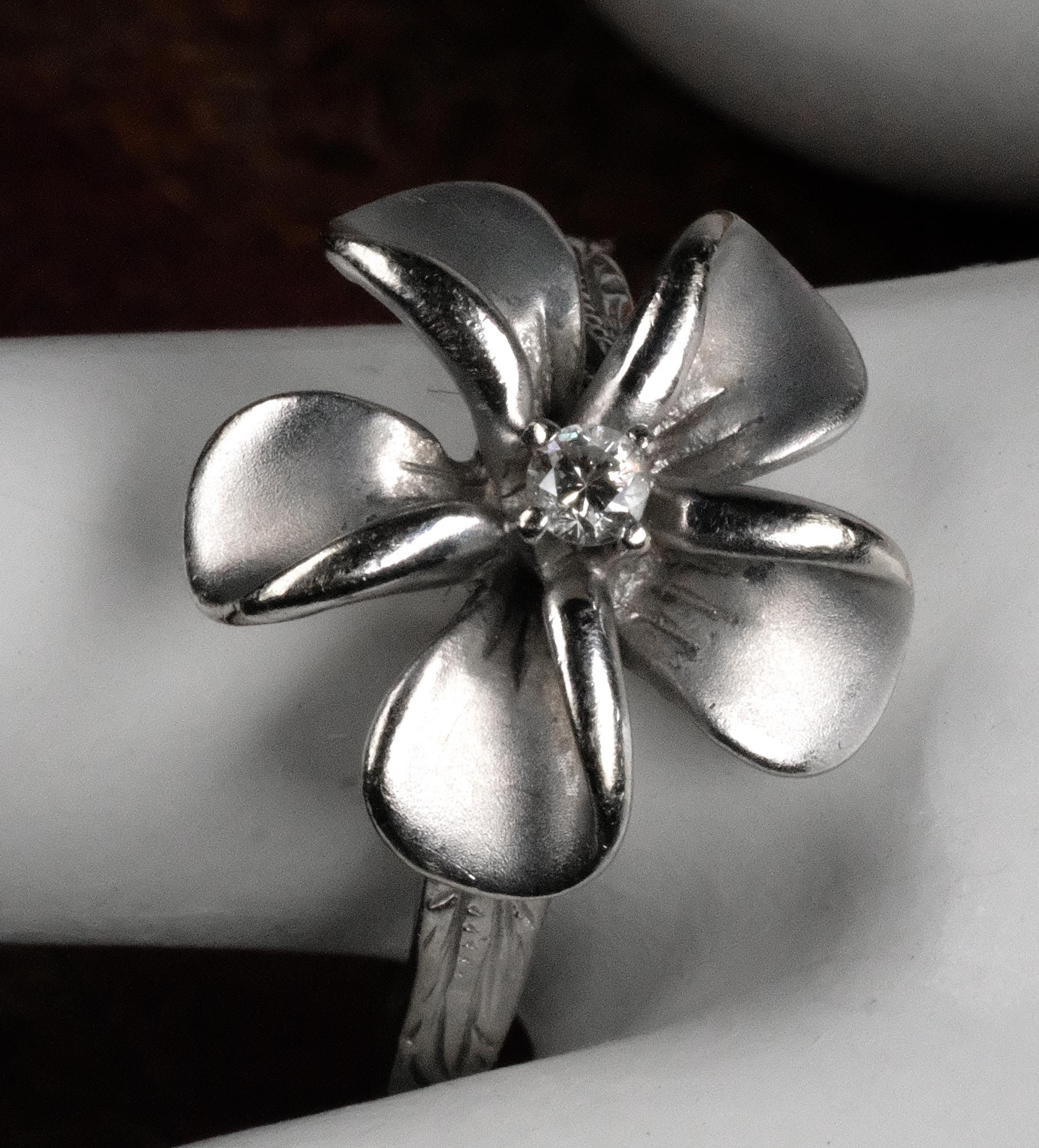 Pre-Owned 14K White Gold Na Hoku Plumeria Diamond Ring Sz 7.5