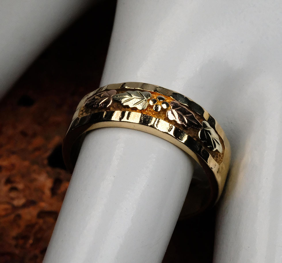 Thumbnail: Pre-Owned 10K Tri-Color Floral Band Ring 4.9gms Size 7.25
