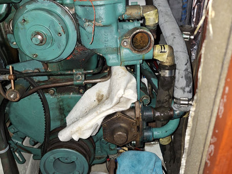 Die Insel Porquerolles und eine defekte Umwälzpumpe am Motor. 