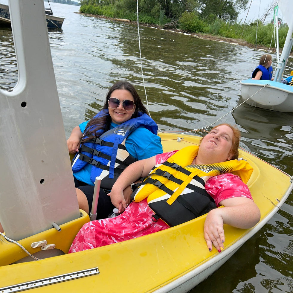 deux femmes naviguant été 2024.jpg
