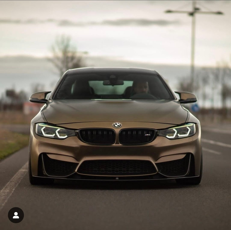 BMW Scheinwerfer mit individuell gestalteten Icon-Lights